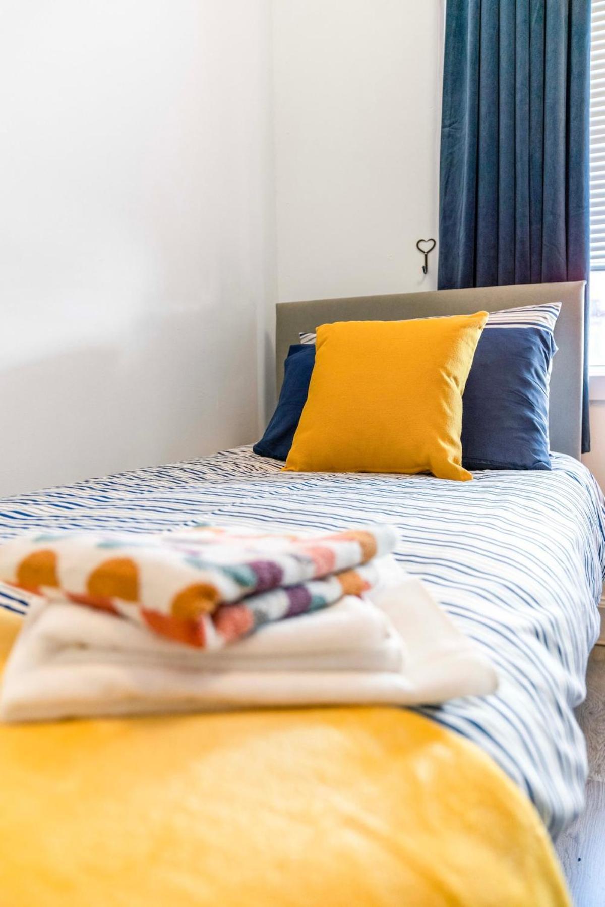 2 Bed App Apartamento Kirkintilloch